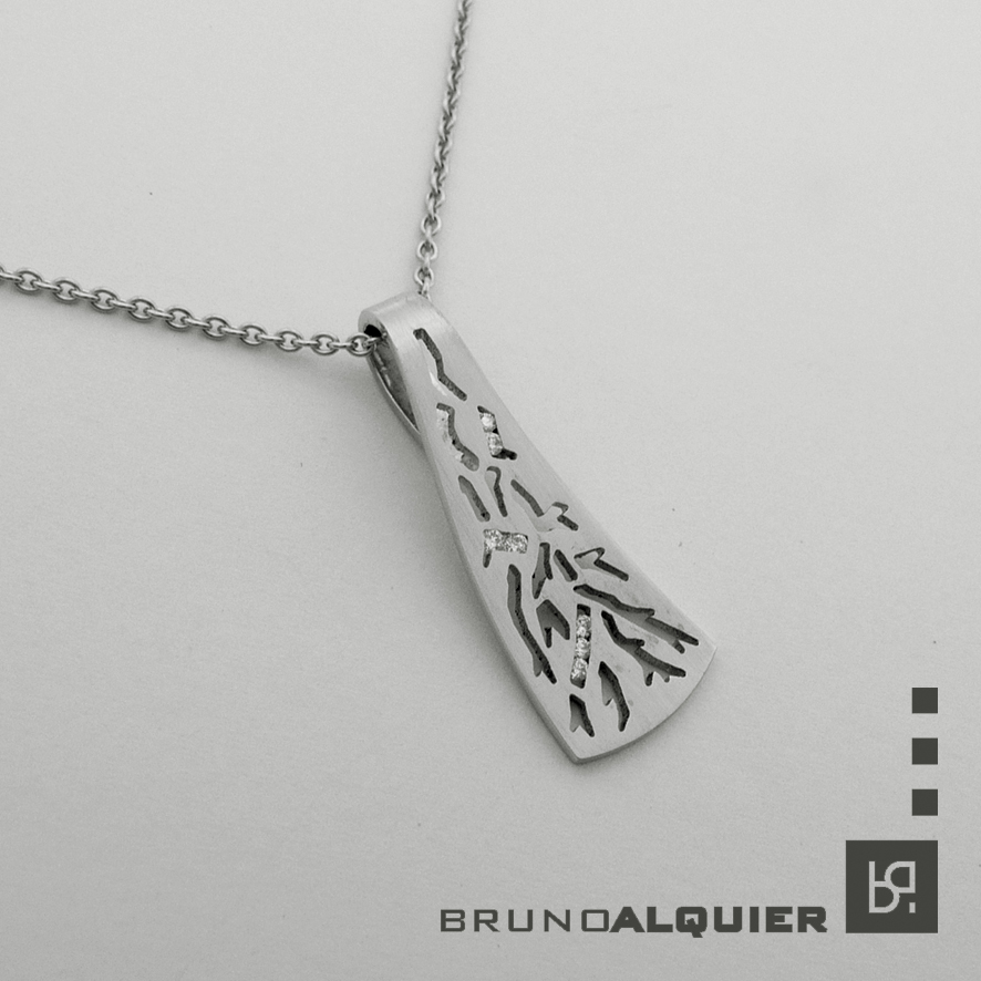 https://www.brunoalquier.com/wp-content/uploads/2017/05/Bruno-Alquier-Collection-jardin-d-hivers-Pendentif-or-gris-et-diamants.jpg