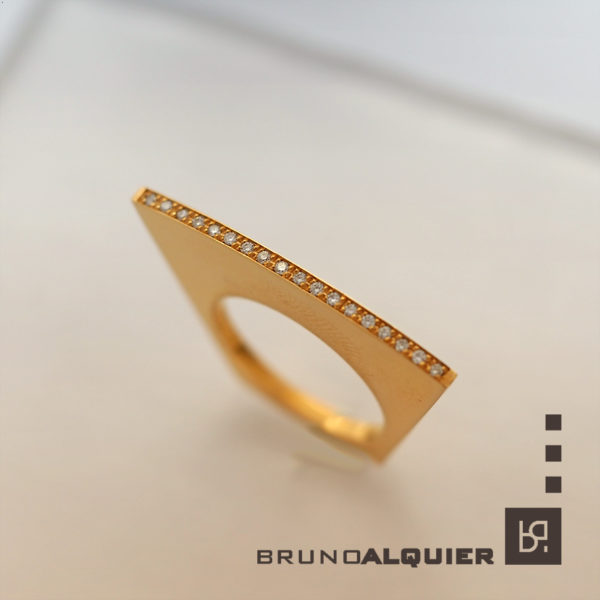 Bruno Alquier - Bague eventail en or rouge et diamants