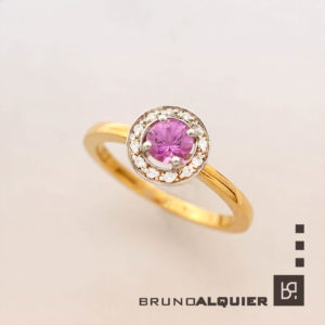 Bruno Alquier - Solitaire saphir rose mini entourage diamants en or rose et blanc