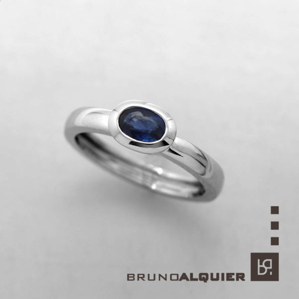 Bruno Alquier - Bague fancy saphir bleu en or blanc