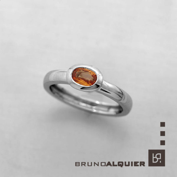 Bruno Alquier - Bague fancy saphir orange en or blanc