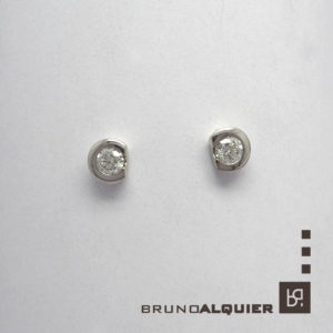 Bruno Alquier - boucles d'oreille en or blanc et diamants serti clos ouvert